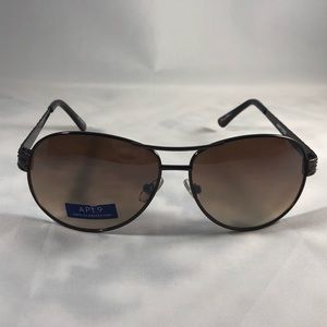 Foster Grant Sunglasses NWT + Carrying Sleeve